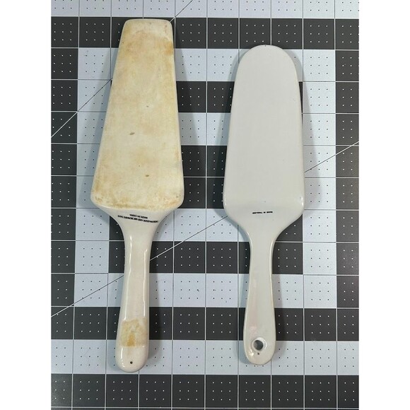 Xmas Holiday Santa & Holly Ceramic Pie Cake Servers 11 " & 10" Festive Kitchen - Picture 8 of 12